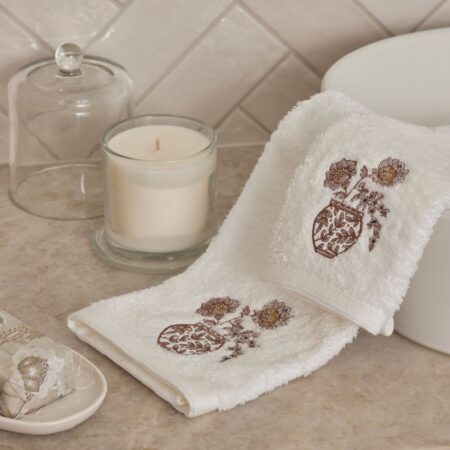 pilbeam-living-timeless-blossoms-face-washer-hand-towel-1