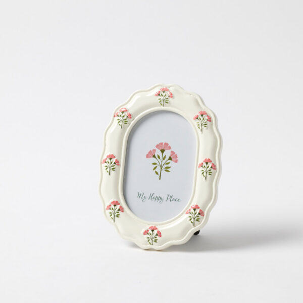 Pretty Blooms Oval 4 x 6" Photo Frame