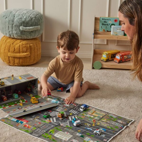 Jiggle & Giggle Veloce Vehicles Pullback Toy Vehicles and Fold-Out Garage Set of 18