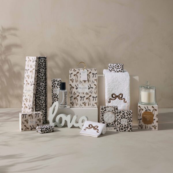 Pretty Wild Hand Towel Set of 2 (1 Plain)